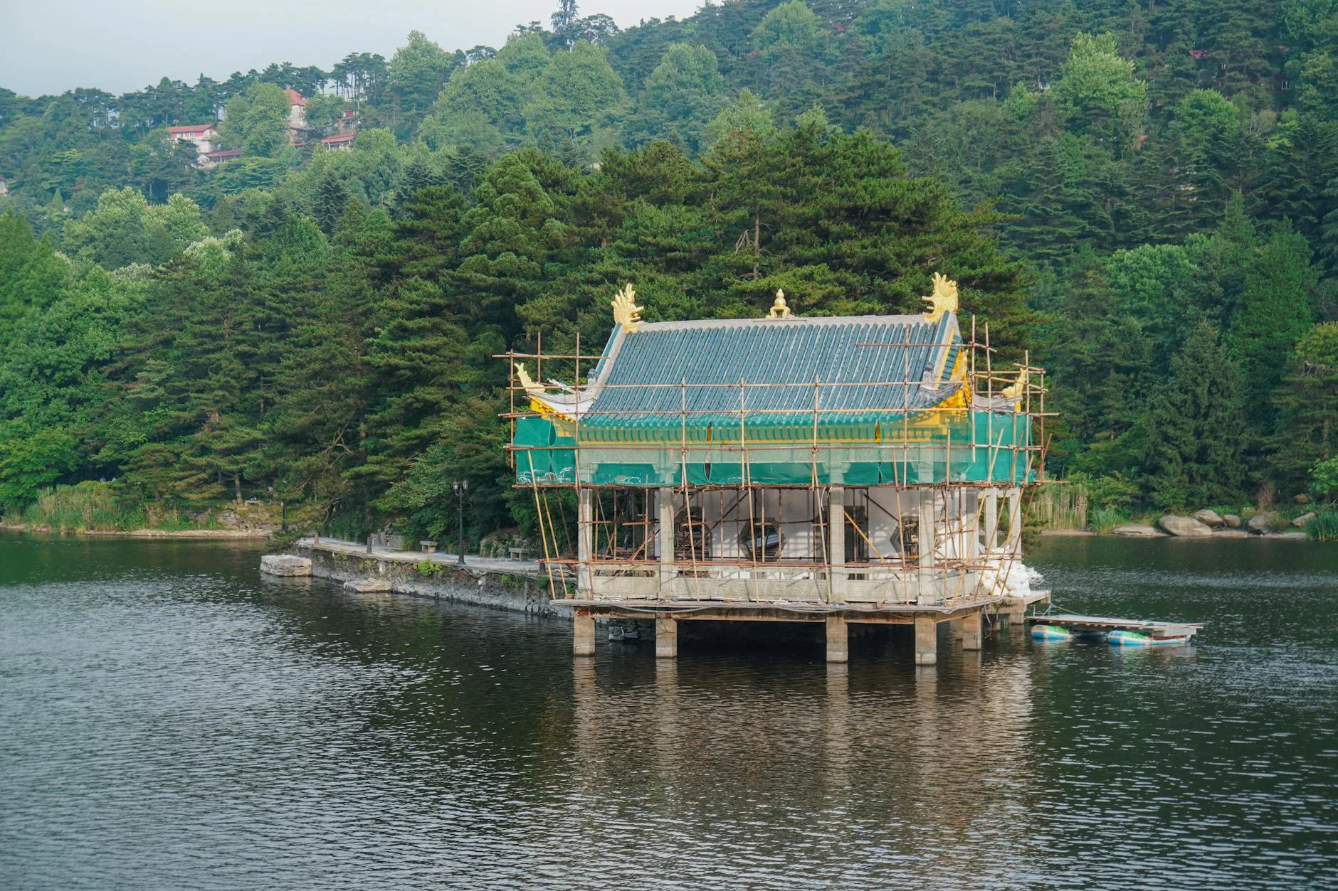 Les trois grands temples du lac